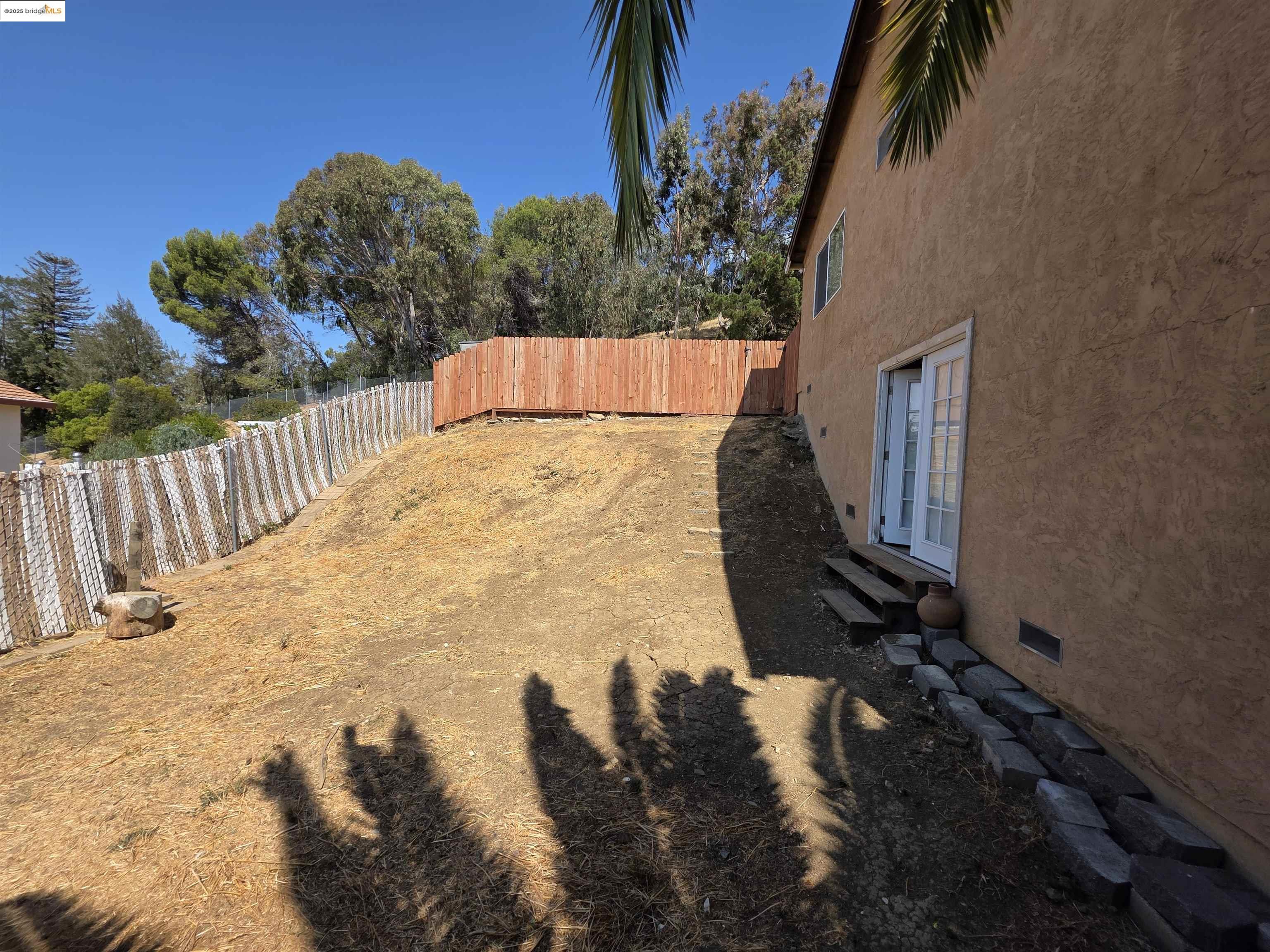 136 Evergreen Way Vallejo, CA 94591 - Photo 43 of 51 a view of outdoor space and yard
