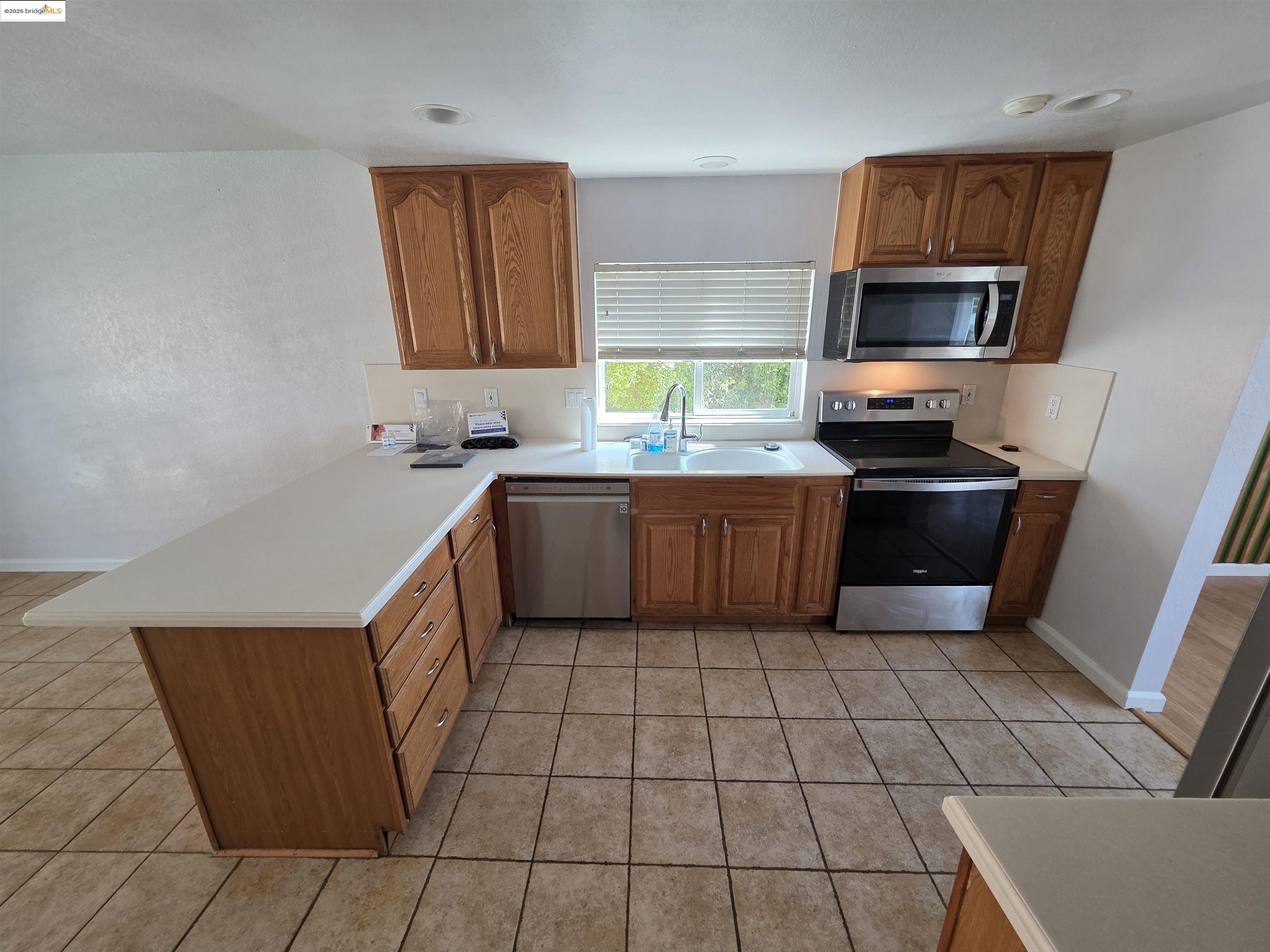 136 Evergreen Way Vallejo, CA 94591 - Photo 8 of 51 a kitchen with stainless steel appliances granite countertop a sink stove and cabinets