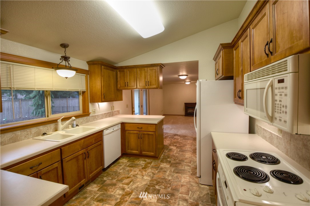 6108 189th Loop Southwest Rochester, WA 98579 - Photo 8 of 24
