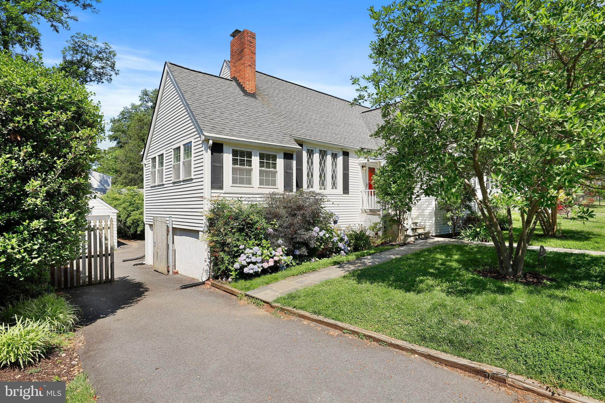 1406 North Glebe Road Arlington, VA 22207 - Photo 1 of 38