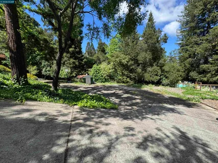 $1,699,000 | 163 El Toyonal, Orinda, CA 94563
