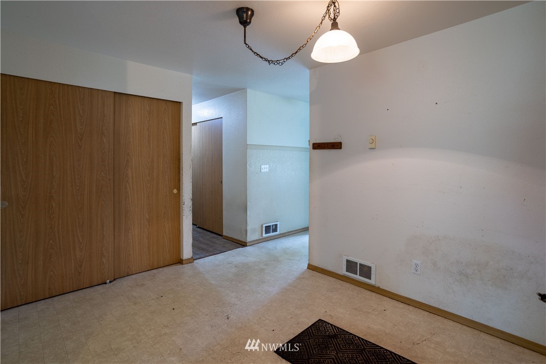 7048 187th Avenue Southwest Rochester, WA 98579 - Photo 4 of 29