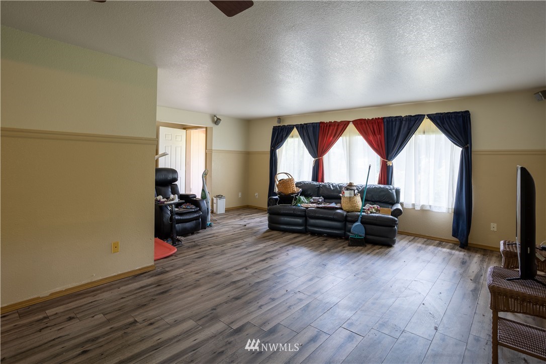 7048 187th Avenue Southwest Rochester, WA 98579 - Photo 5 of 29