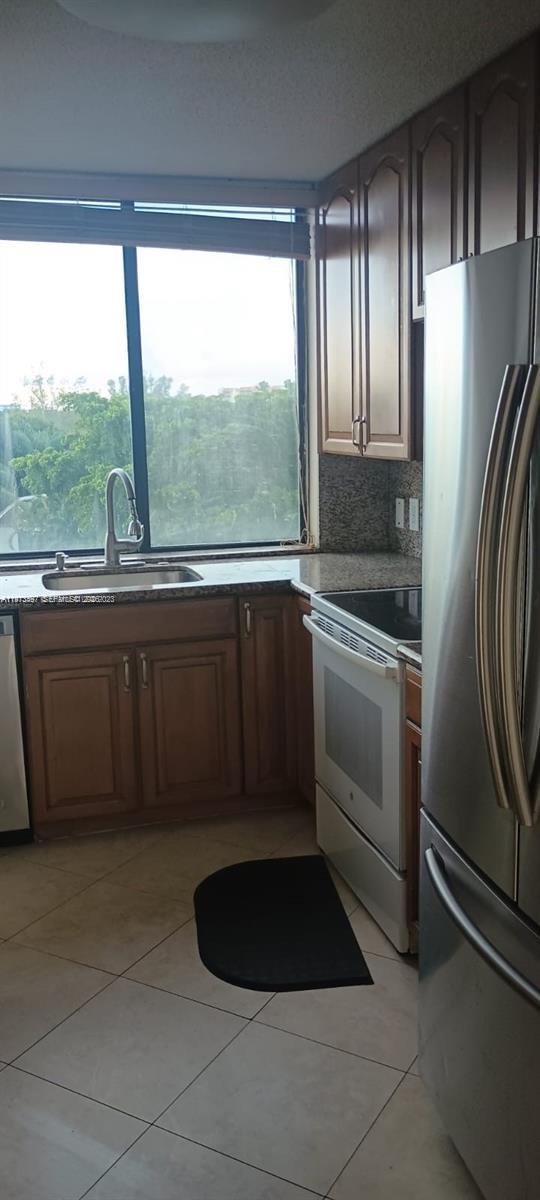 4222 Inverrary Boulevard, Unit 4415 Lauderhill, FL 33319 - Photo 7 of 11 a kitchen with a window a sink and a stove