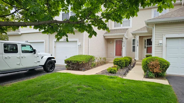 $2,200 | 1514 Meadowsedge Lane, Carpentersville, IL 60110