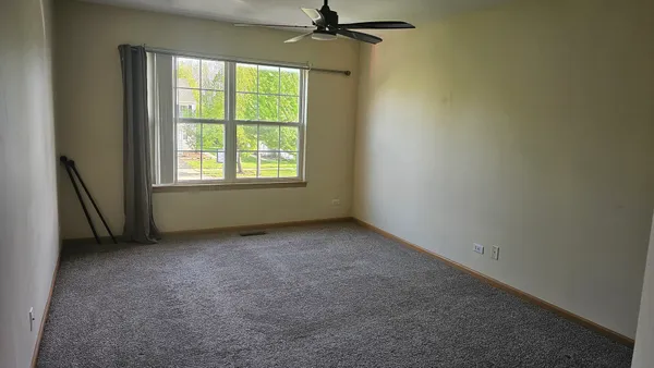 $2,200 | 1514 Meadowsedge Lane, Carpentersville, IL 60110