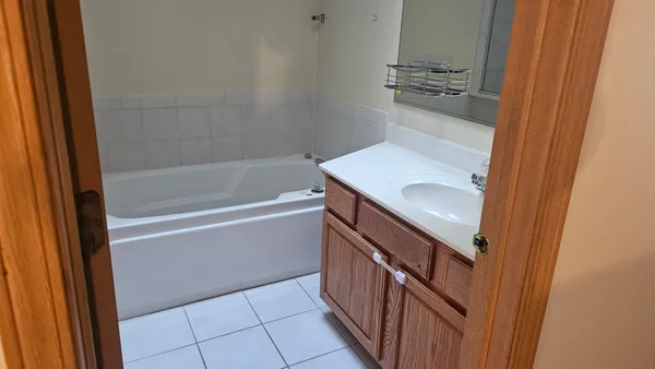 $2,200 | 1514 Meadowsedge Lane, Carpentersville, IL 60110