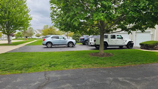 $2,200 | 1514 Meadowsedge Lane, Carpentersville, IL 60110