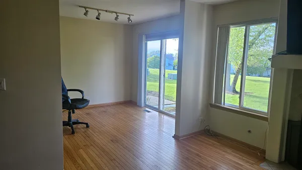 $2,200 | 1514 Meadowsedge Lane, Carpentersville, IL 60110