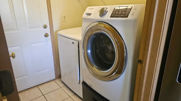 $2,200 | 1514 Meadowsedge Lane, Carpentersville, IL 60110