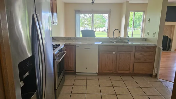 $2,200 | 1514 Meadowsedge Lane, Carpentersville, IL 60110