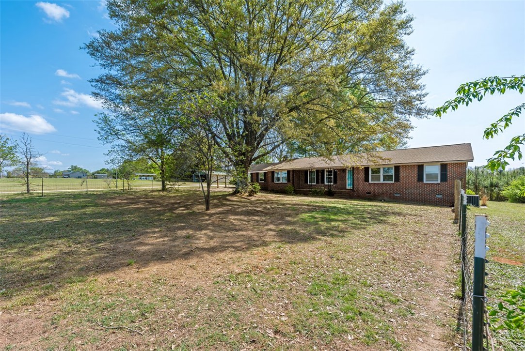 606 County Rd S-1-149 Donalds, SC 29638 - Photo 2 of 38 This ranch-style home features classic brick construction and a spacious yard.