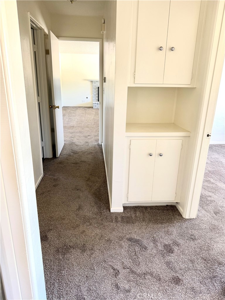 20565 Winona Road Apple Valley, CA 92308 - Photo 19 of 32 Hallway