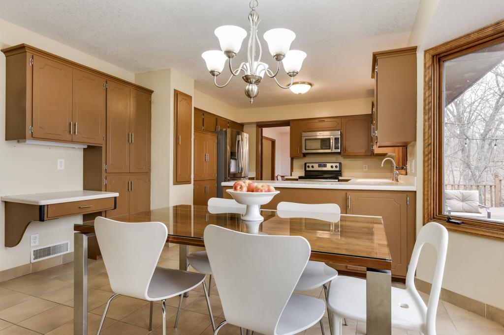 11318 Timberline Road Minnetonka, MN 55305 - Photo 12 of 36