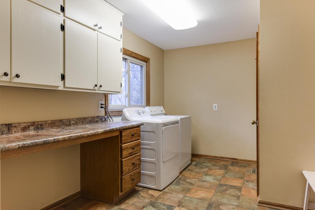 11318 Timberline Road Minnetonka, MN 55305 - Photo 16 of 36