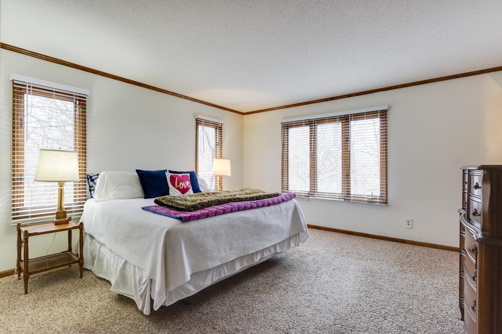 11318 Timberline Road Minnetonka, MN 55305 - Photo 18 of 36