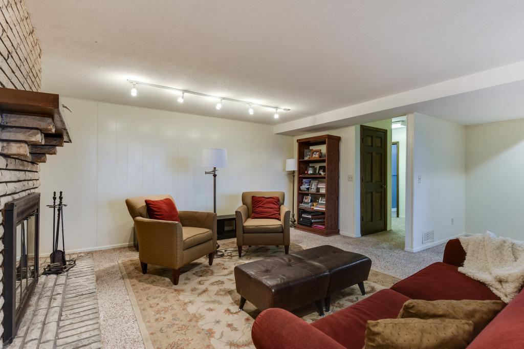 11318 Timberline Road Minnetonka, MN 55305 - Photo 27 of 36