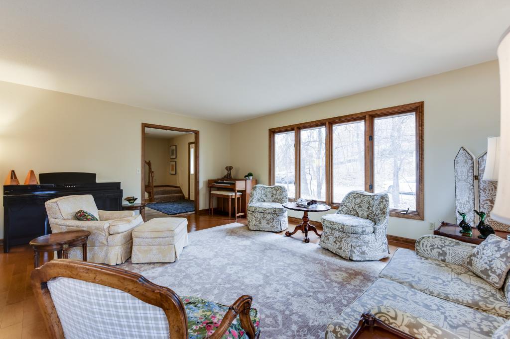 11318 Timberline Road Minnetonka, MN 55305 - Photo 5 of 36