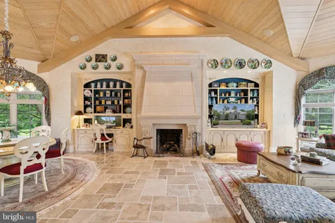 a view of a entryway with furniture