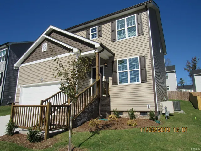 a view of house with a yard