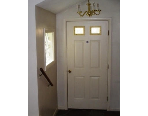 11 Saunders Road Lynnfield, MA 01940 - Photo 3 of 7 Gallery Image 3