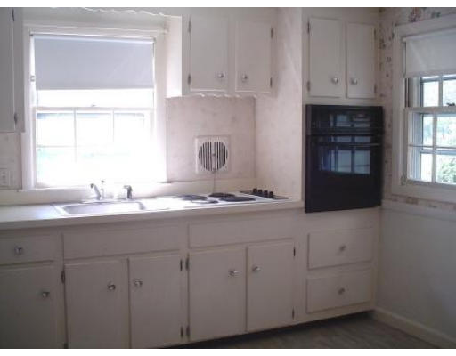 11 Saunders Road Lynnfield, MA 01940 - Photo 5 of 7 Gallery Image 5