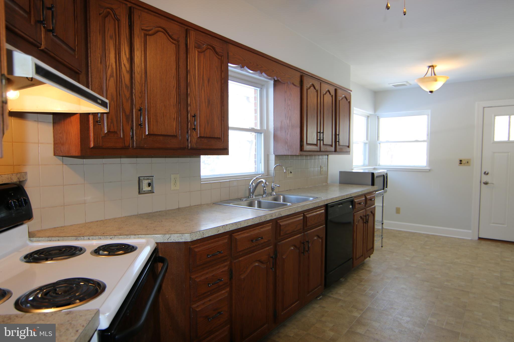 437 Schoolhouse Road Middletown, PA 17057 - Photo 8 of 51 Gallery Image 8