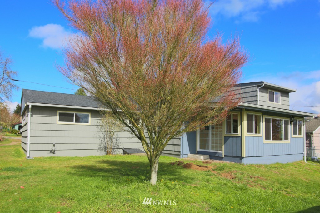 2103 Werner Road Bremerton, WA 98310 - Photo 3 of 24 Gallery Image 3