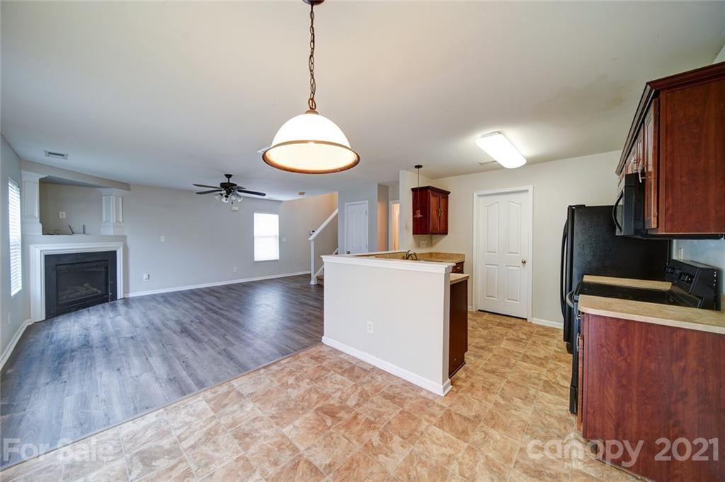6830 Sunman Road Charlotte, NC 28216 - Photo 3 of 32 Gallery Image 3