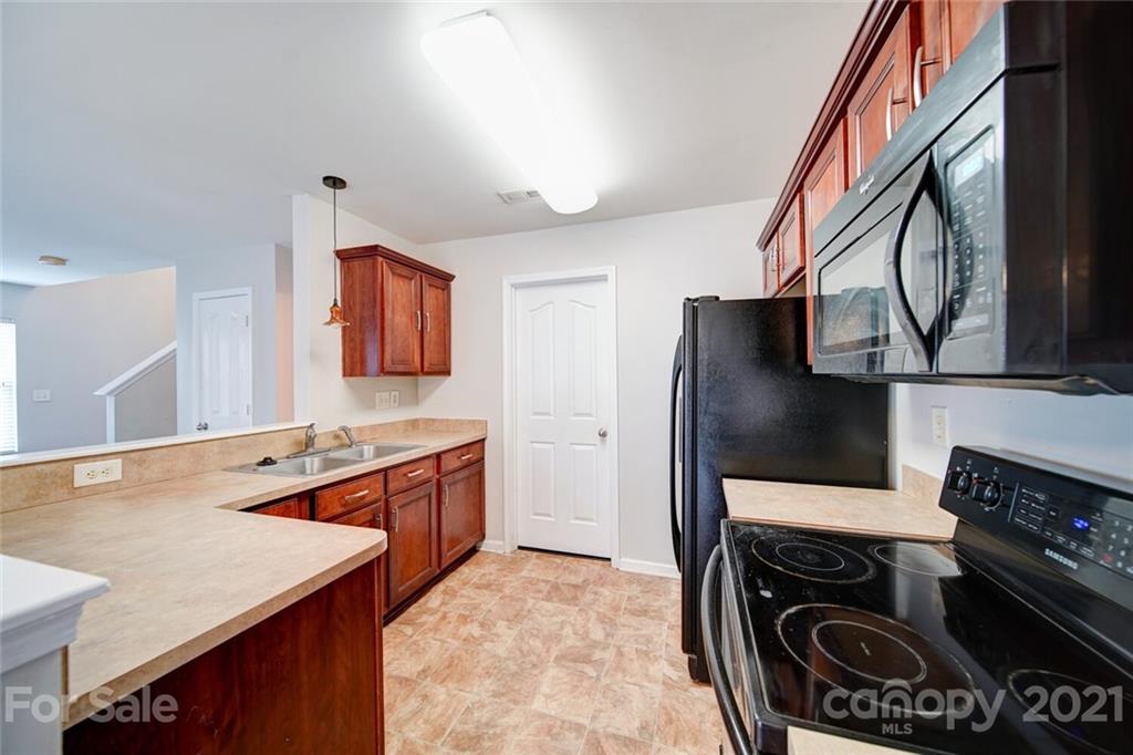 6830 Sunman Road Charlotte, NC 28216 - Photo 10 of 32 Gallery Image 10