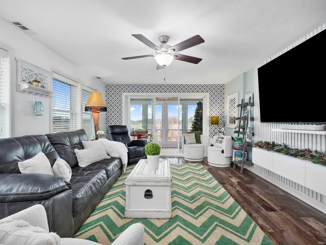 $315,000 | 510 South Harkless Drive, Unit 12, Syracuse, IN 46567