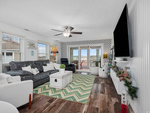 $315,000 | 510 South Harkless Drive, Unit 12, Syracuse, IN 46567