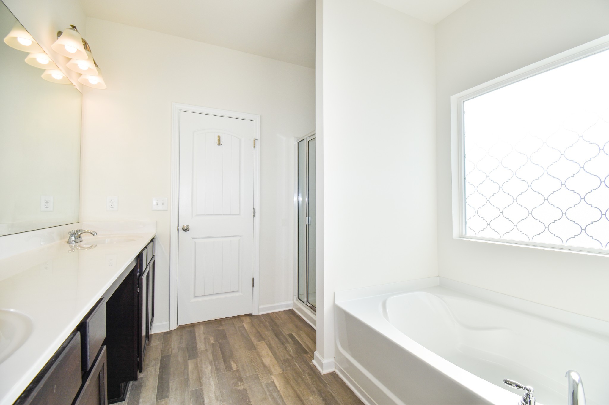 525 Burchell Lane Columbia, TN 38401 - Photo 25 of 29 a bathroom with a tub sink and mirror