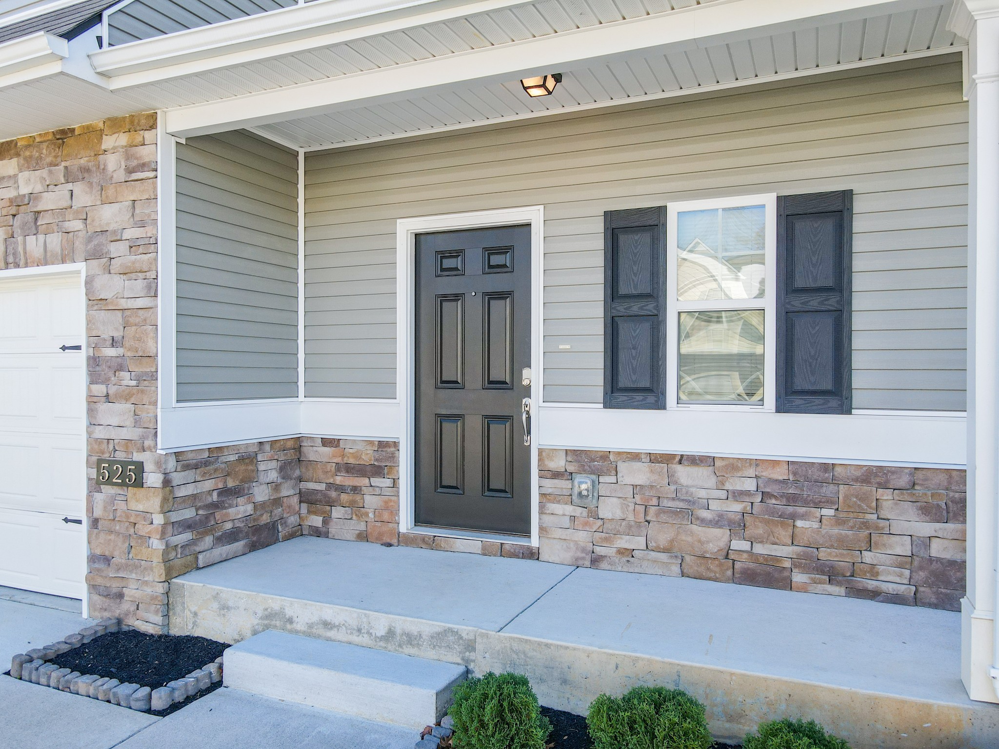 525 Burchell Lane Columbia, TN 38401 - Photo 3 of 29 a front view of a house with a potted plant