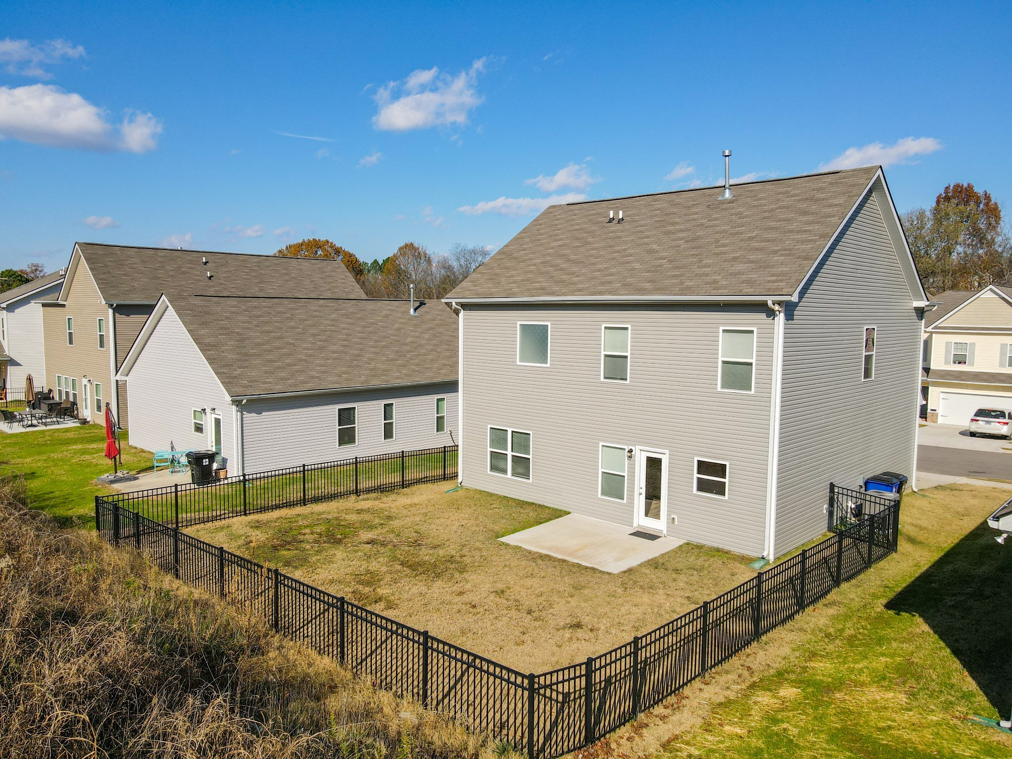 525 Burchell Lane Columbia, TN 38401 - Photo 6 of 29 a house view with a outdoor space