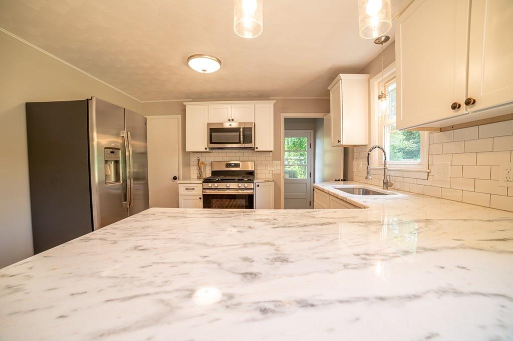 157 River Road Agawam, MA 01001 - Photo 6 of 28 Gallery Image 6