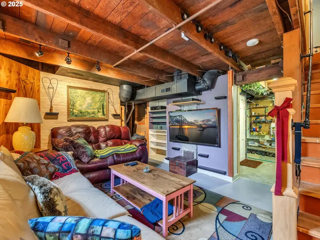 a view of an outdoor space