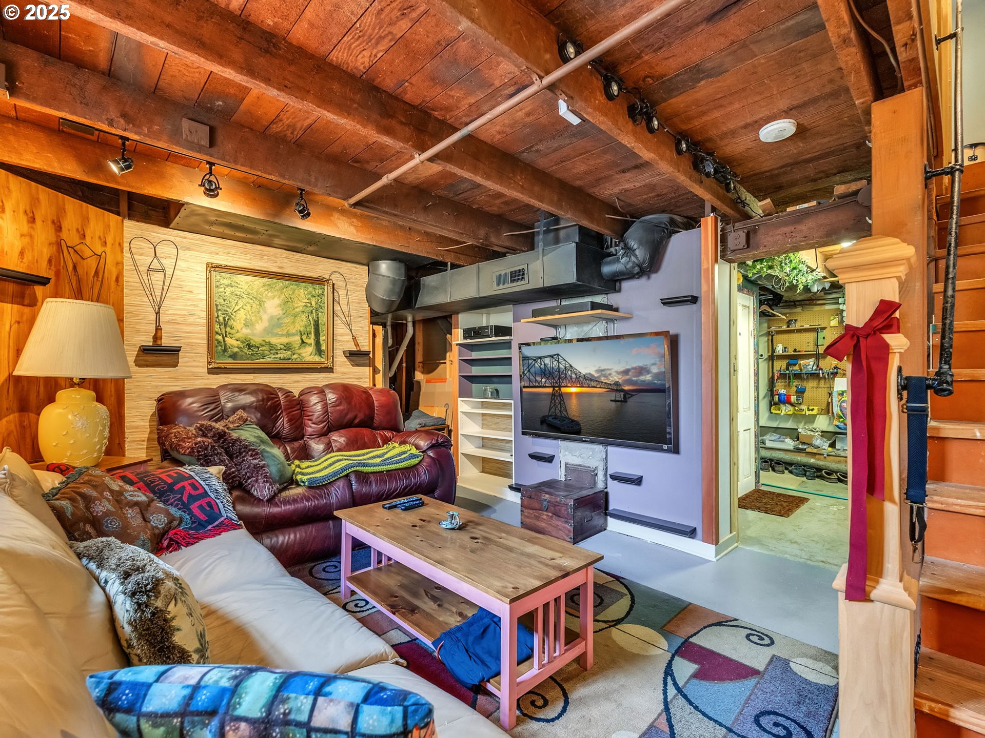 143 Washington Street Astoria, OR 97103 - Photo 23 of 45 a outdoor space with furniture