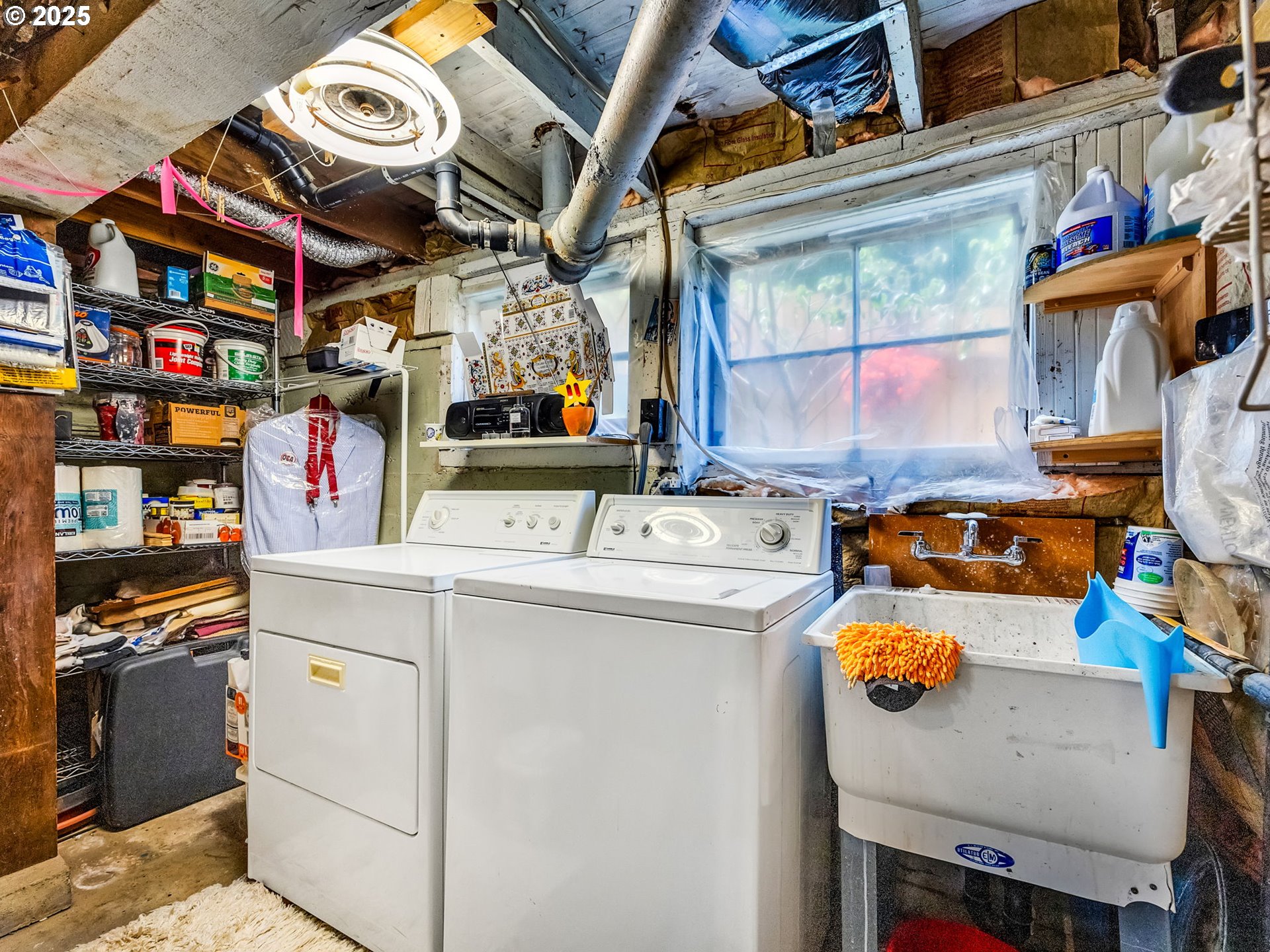 143 Washington Street Astoria, OR 97103 - Photo 27 of 45 a utility room with dryer and washer