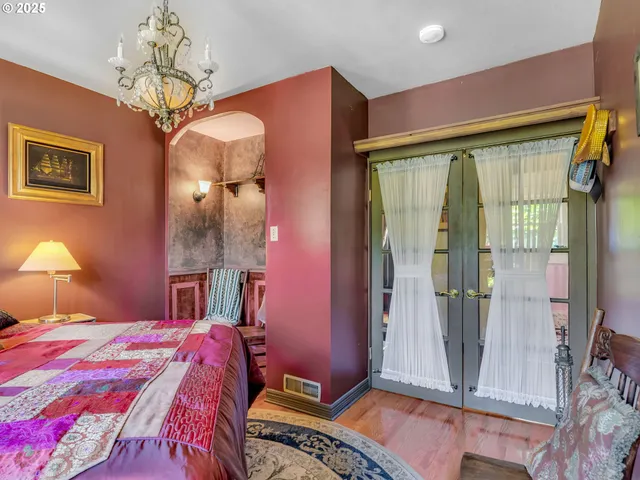 a bedroom with a bed and a lamp with closet