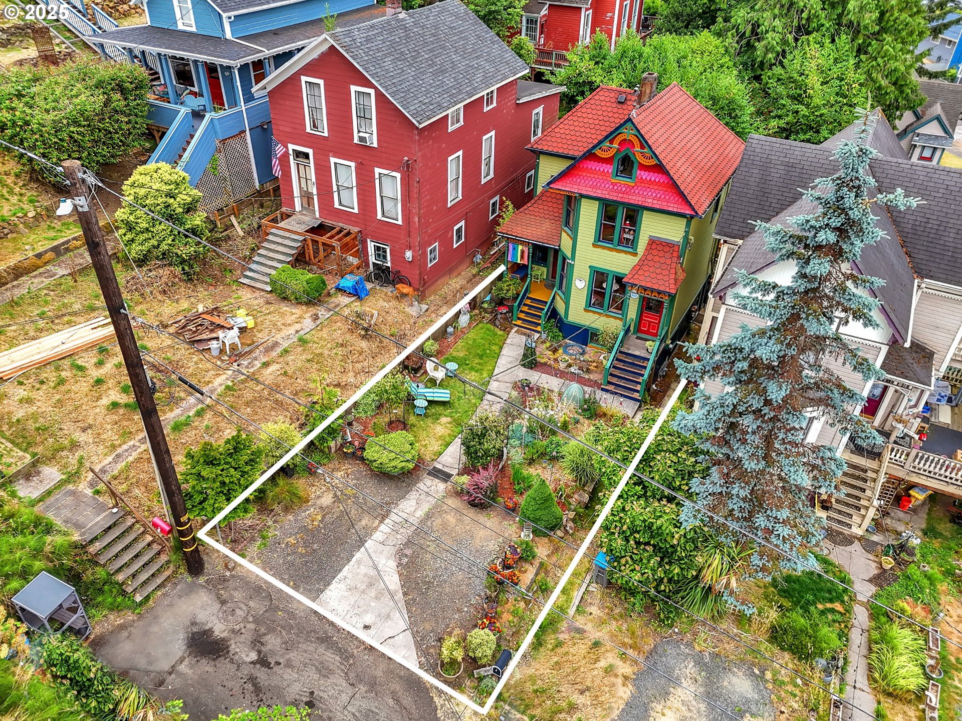 143 Washington Street Astoria, OR 97103 - Photo 42 of 45 an aerial view of multiple houses with yard