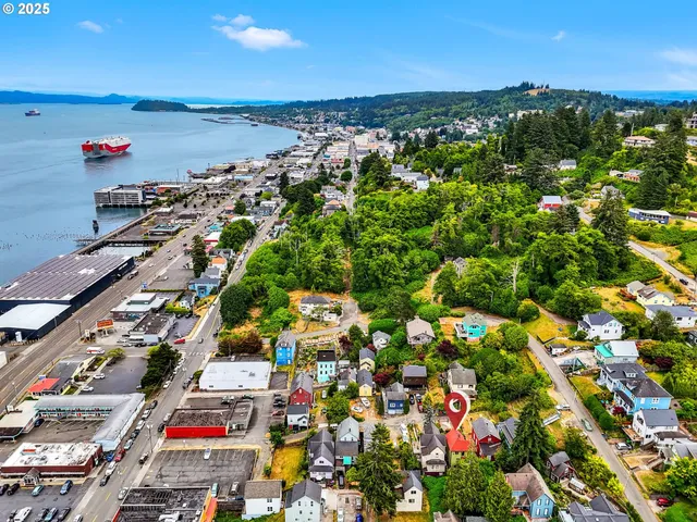 $452,288 | 143 Washington Street, Astoria, OR 97103