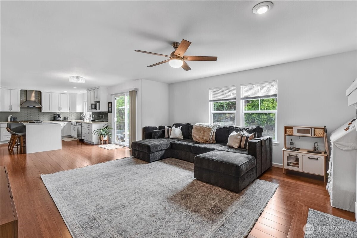 266 Camas Avenue Southeast Renton, WA 98056 - Photo 7 of 22 Gallery Image 7