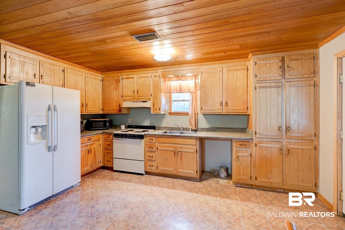559 Buddy Lake Road Brewton, AL 36426 - Photo 5 of 32