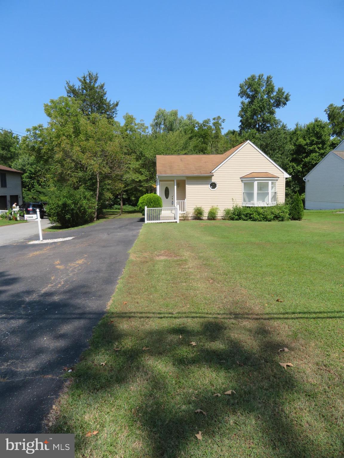1660 Cape May Road Baltimore, MD 21221 - Photo 2 of 42 Drive right up to the side door to the kitchen!