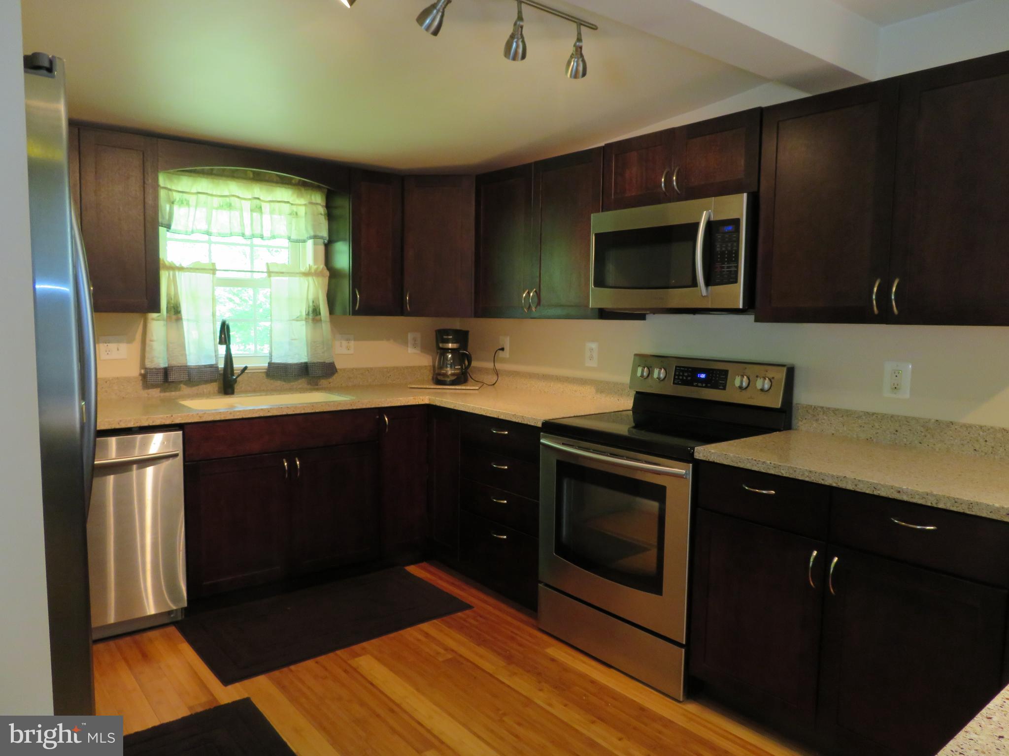 1660 Cape May Road Baltimore, MD 21221 - Photo 13 of 42 Kitchen and appliances 5 years young!