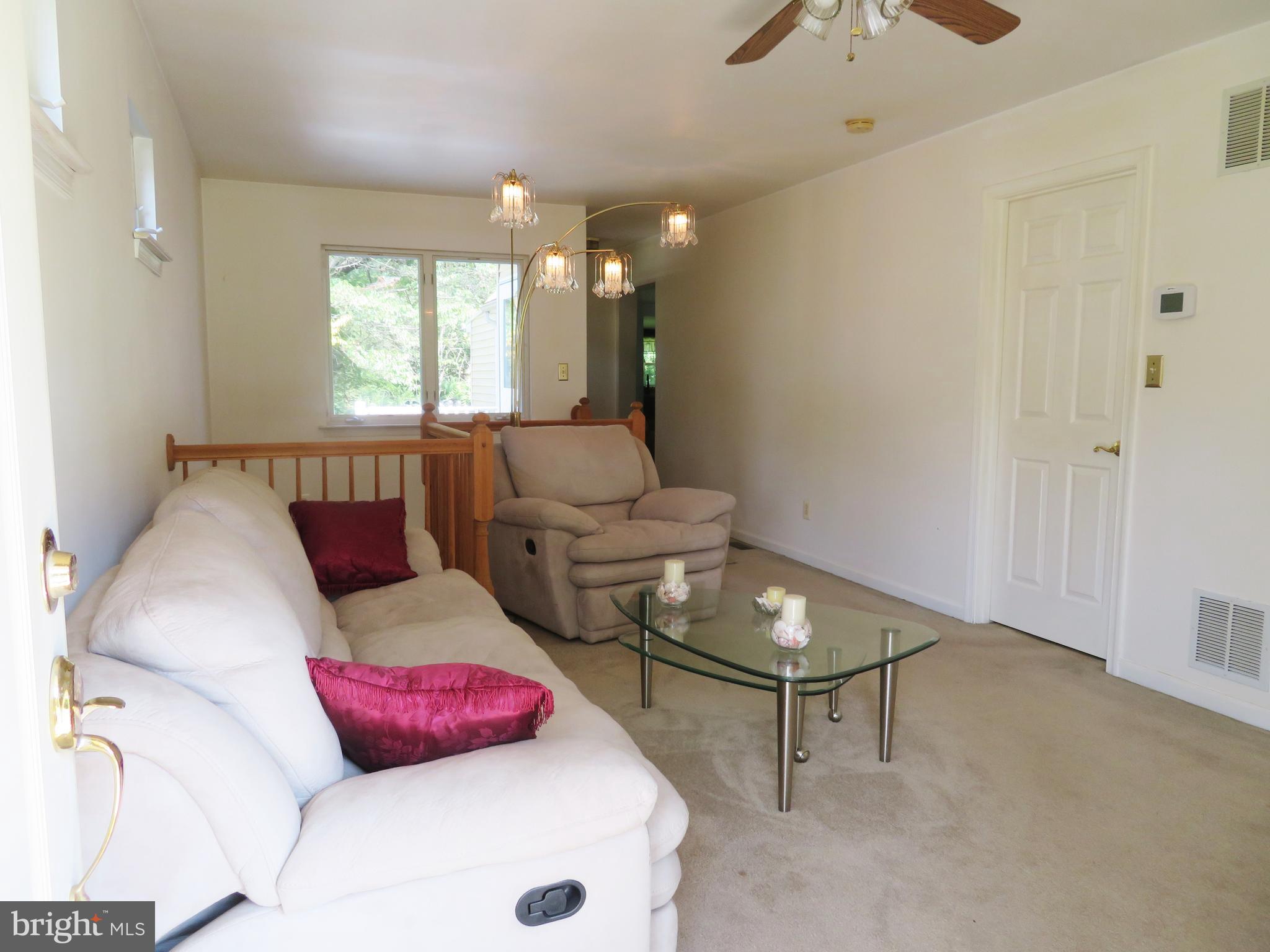 1660 Cape May Road Baltimore, MD 21221 - Photo 4 of 42 Living room