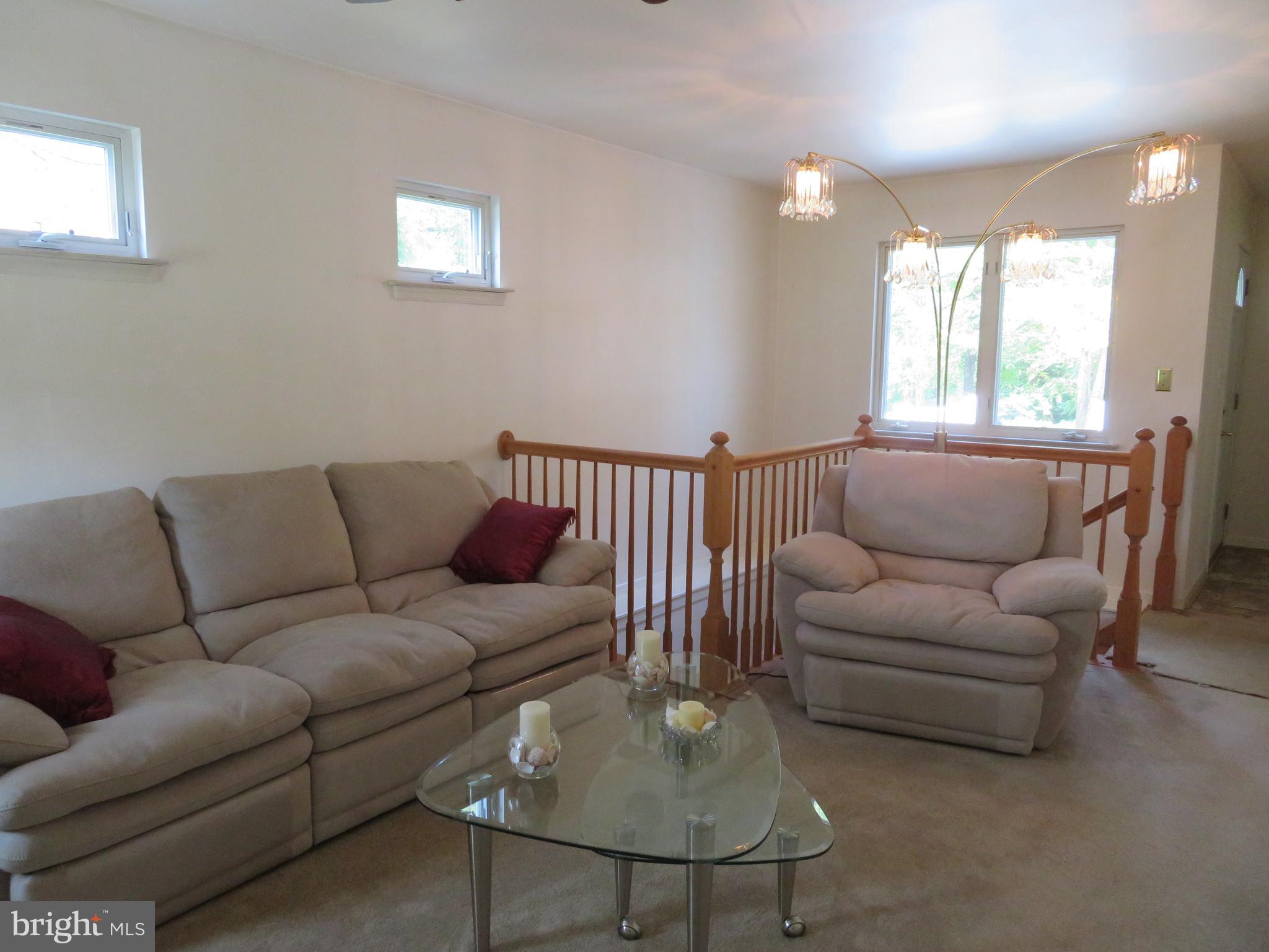 1660 Cape May Road Baltimore, MD 21221 - Photo 5 of 42 Living room