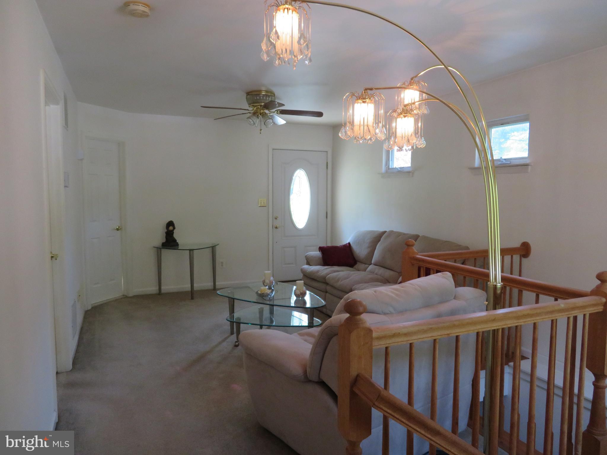 1660 Cape May Road Baltimore, MD 21221 - Photo 6 of 42 Living room