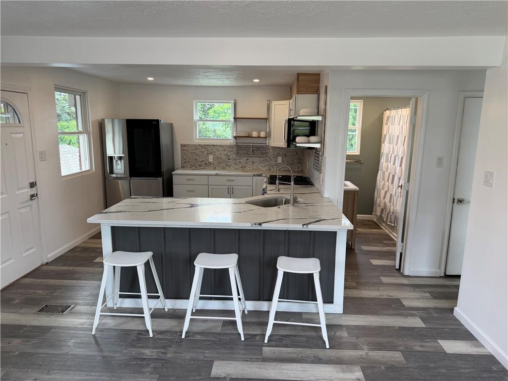 1316 Barkley Road McKeesport, PA 15133 - Photo 8 of 31